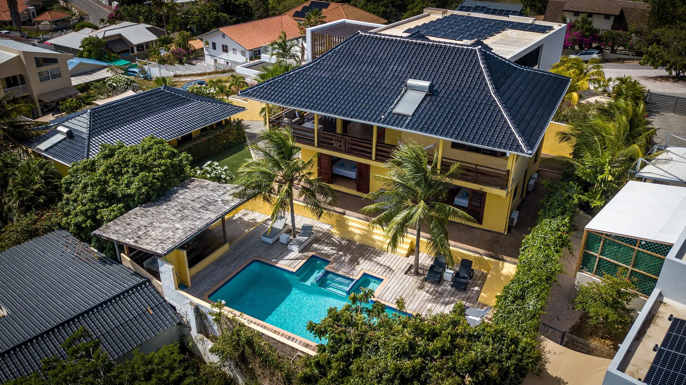 Luchtfoto van Villa Sandemarie met privézwembad